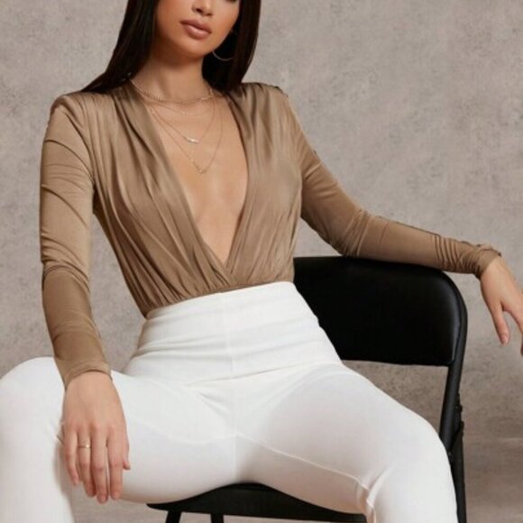 Naked Wardrobe Taupe Tan Plunging V-Neck Open Back Snap Closure Bodysuit Size M - Picture 1 of 7